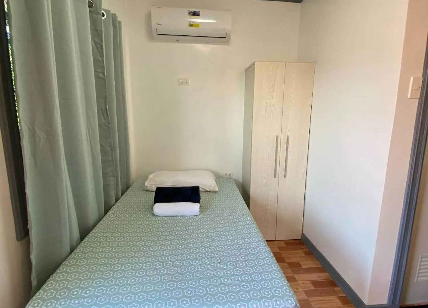 8-Door Room Apartment With Kitchenette And Air-Conditioned Individual Room Davao