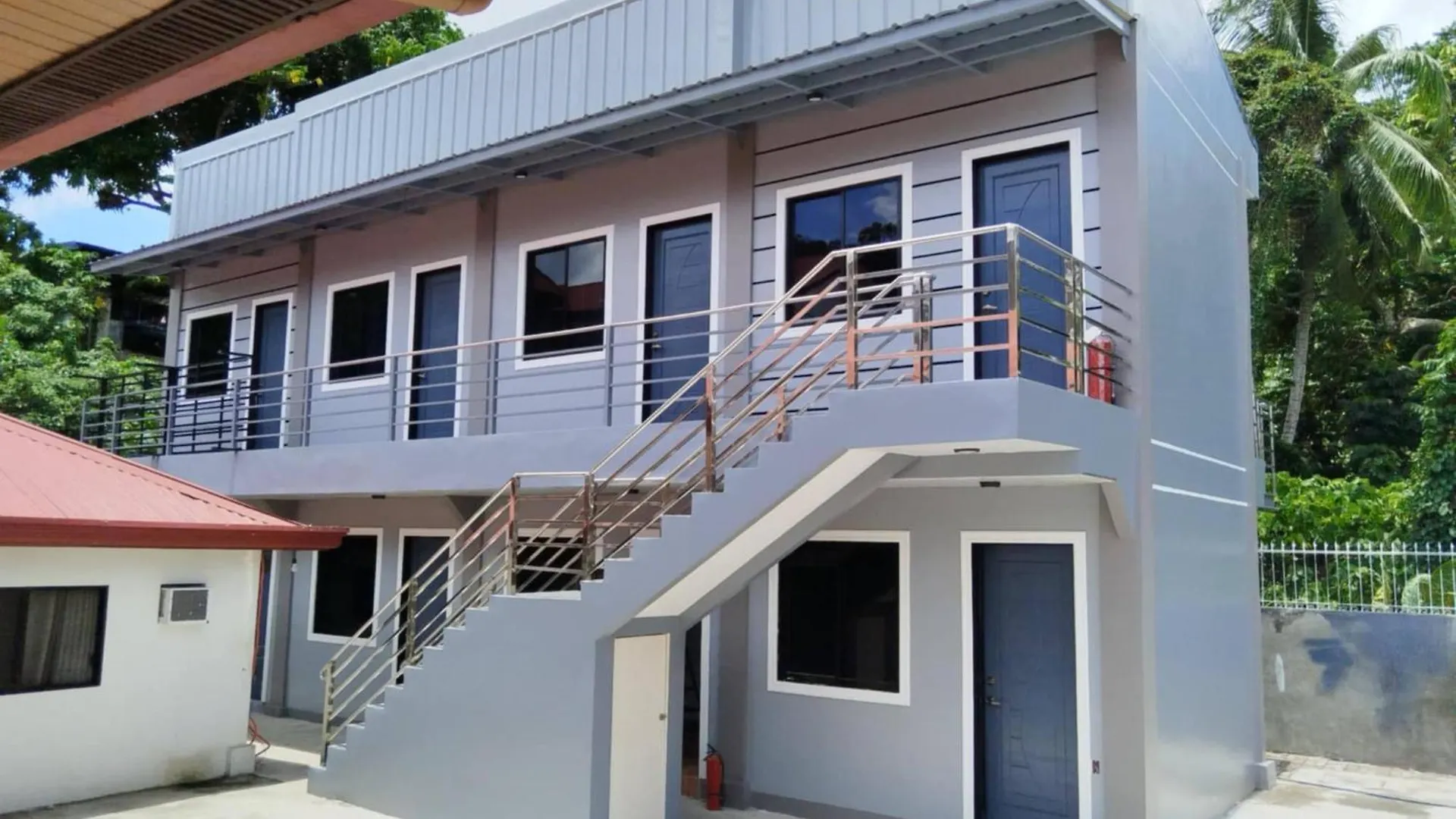 8-Door Room Apartment With Kitchenette And Air-Conditioned Individual Room Davao